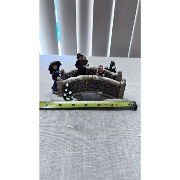 Holiday Time 2009 Traditional Vintage Collection Porcelain Family On Bridge - Picture 6 of 7